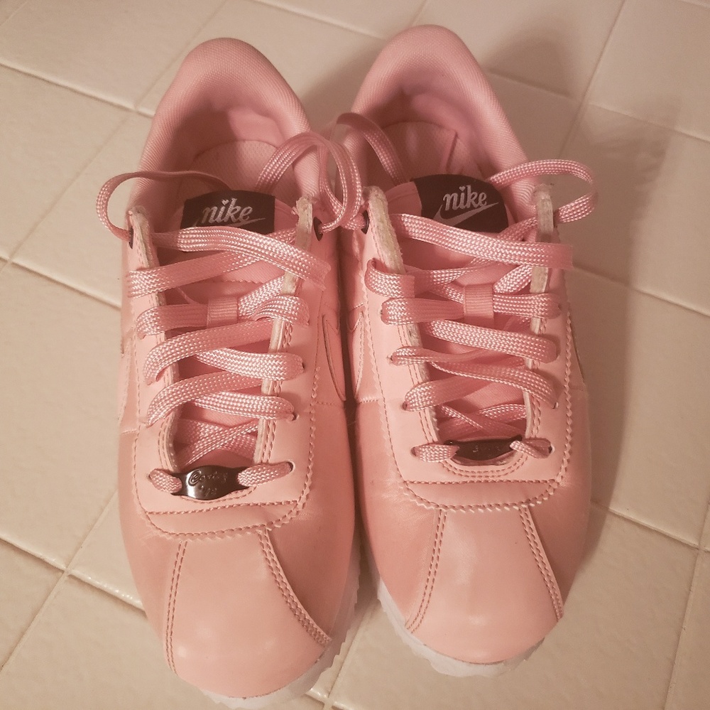 Nike Cortez size 4 P/B